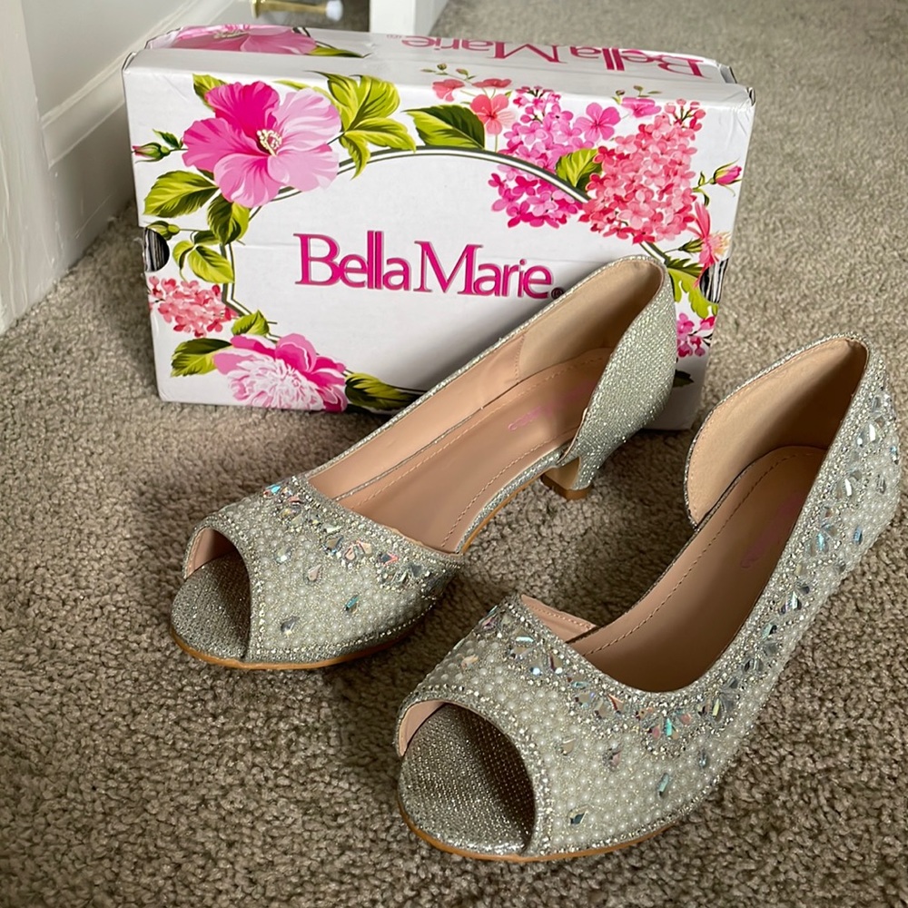 Bella Marie girl’s size 4 dress shoes